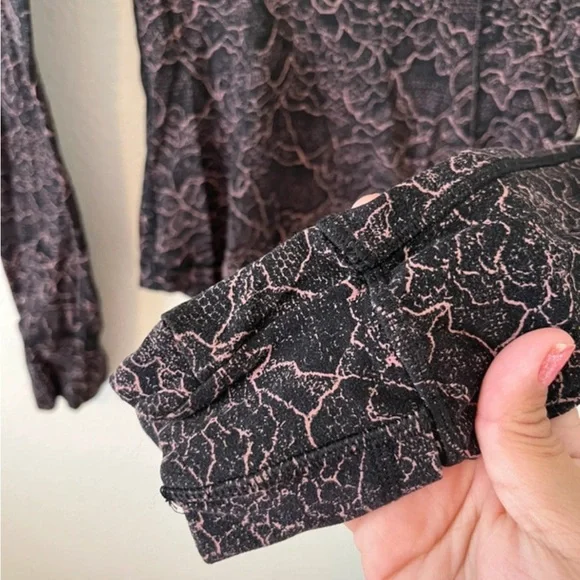 lululemon athletica Black and Pink Patterned jacket - Picture 4 of 5